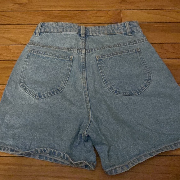 NWOT never worn Zara denim shorts US02 - Picture 3 of 3